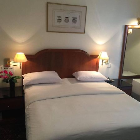 Amber Hotel Katong Singapore Exterior foto